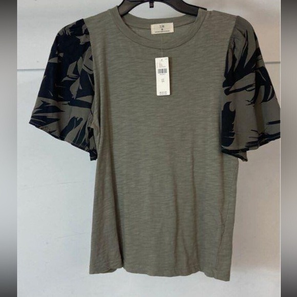 T.La Tops - T.la Anthropologie Tee Top Floral Sleeve Detail Moss Green Women's XSmall